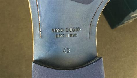 vero cuoio meaning leather.